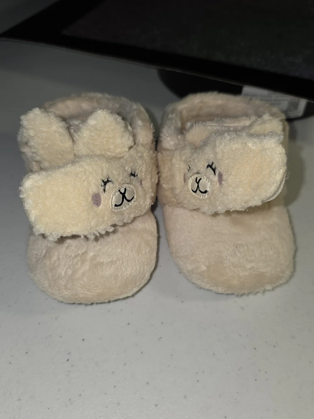 UGG Bixbee Llama Stuffie Unisex Plush Soft Slippers Booties Baby Sz 4/5 Natural